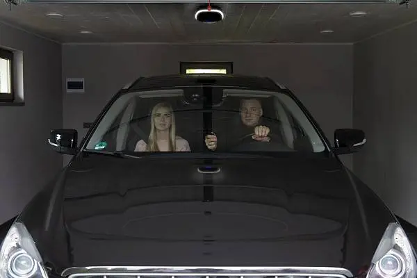 Компания «Мастер» дарит аксессуары для автоматики при покупке гаражных ворот Prestige